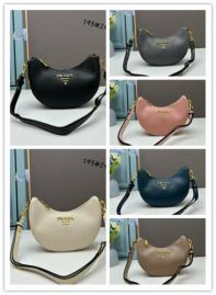 Picture of Prada Lady Handbags _SKUfw131146673fw